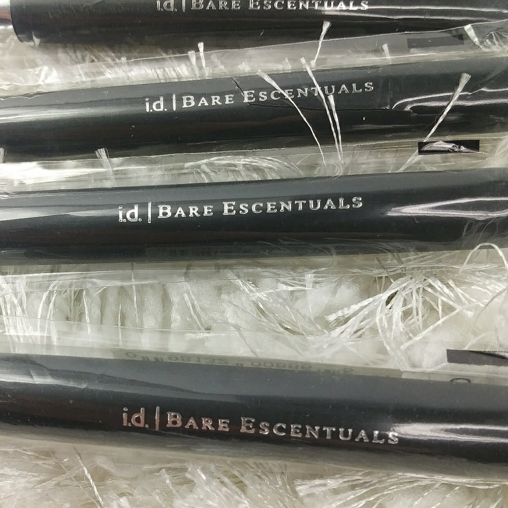 5 for $ 25 ID Bare Escentuals Flathead brush - Picture 3 of 4